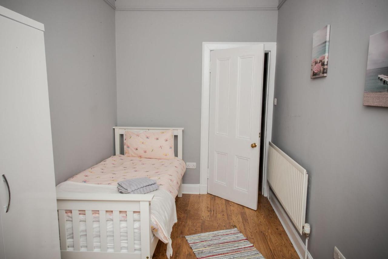 Bonhill Getaway Apartment Dumbarton Bagian luar foto