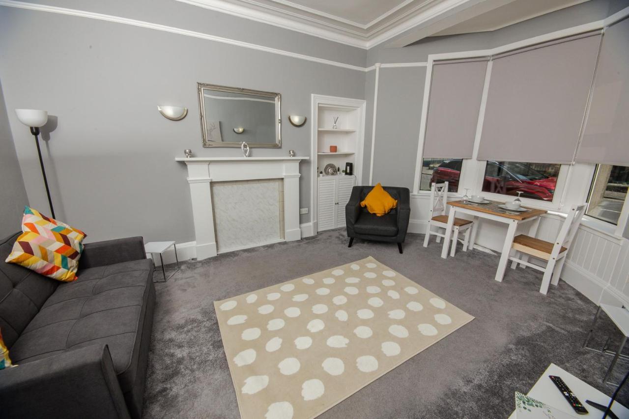 Bonhill Getaway Apartment Dumbarton Bagian luar foto