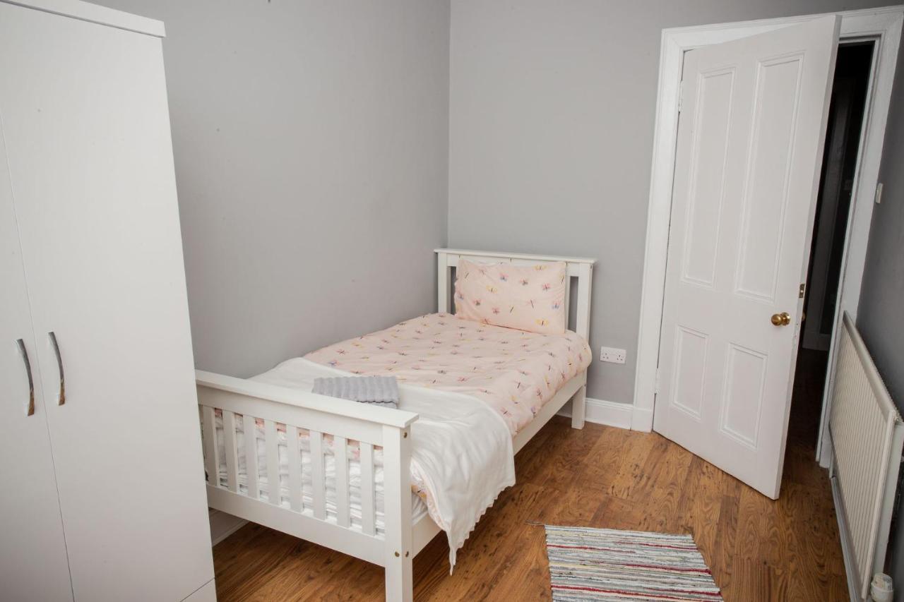 Bonhill Getaway Apartment Dumbarton Bagian luar foto