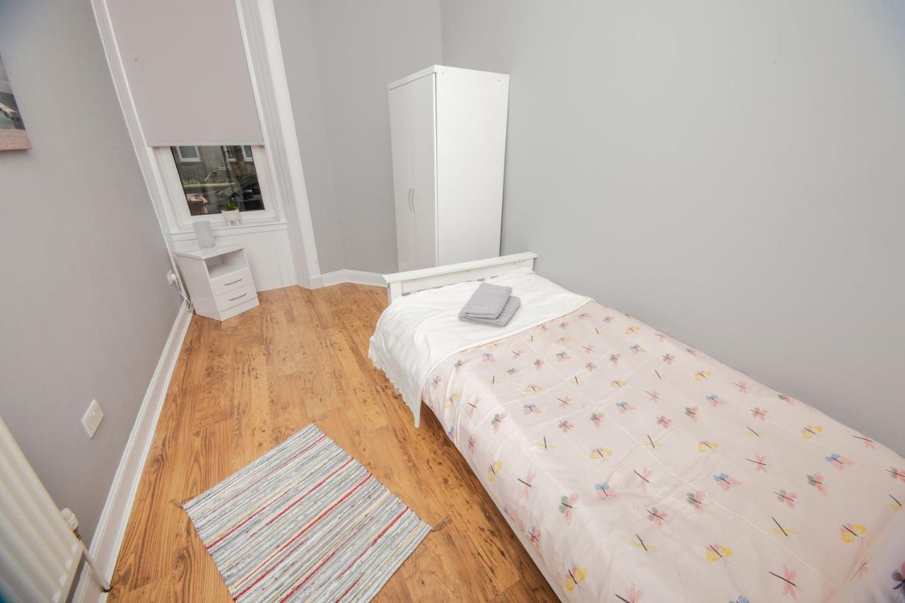Bonhill Getaway Apartment Dumbarton Bagian luar foto