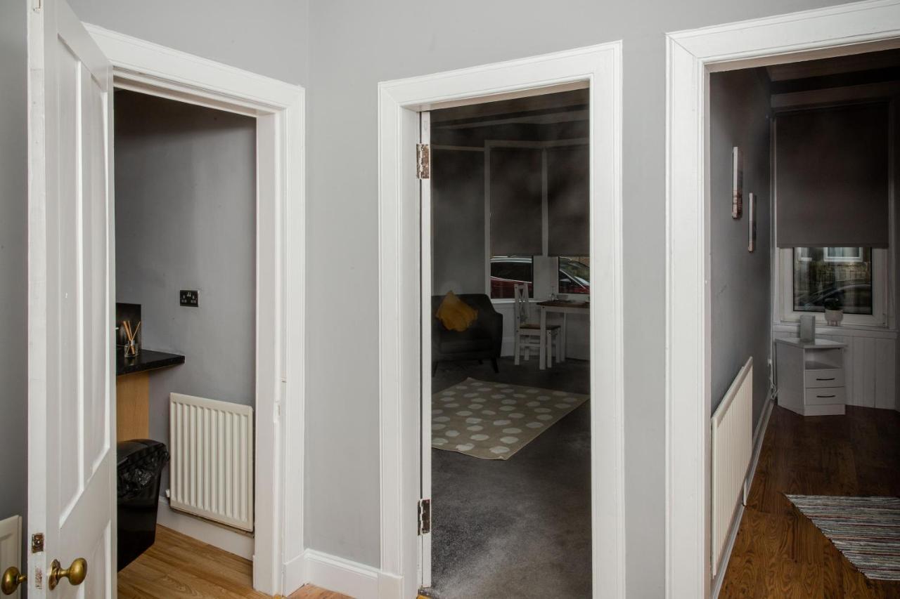 Bonhill Getaway Apartment Dumbarton Bagian luar foto