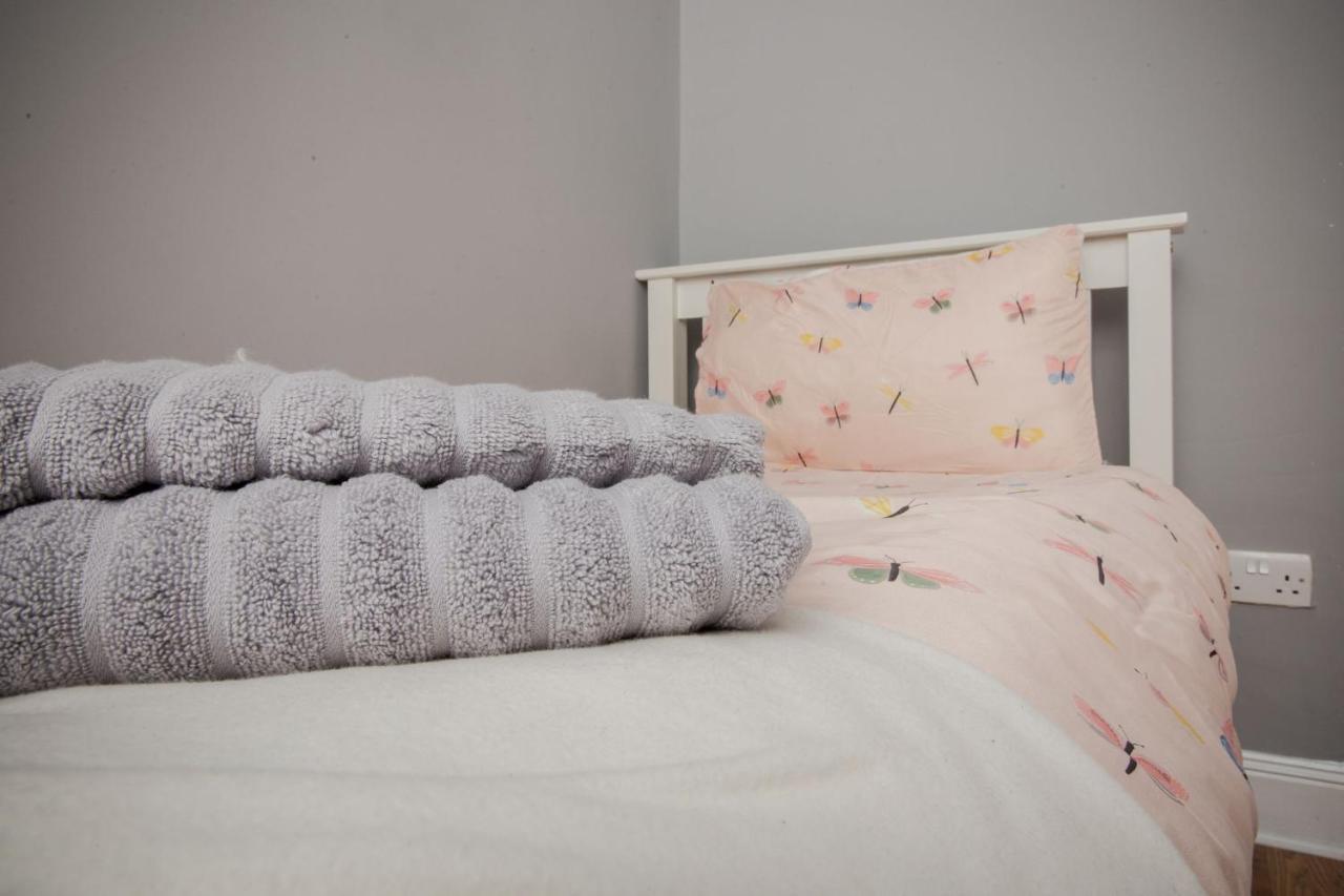 Bonhill Getaway Apartment Dumbarton Bagian luar foto