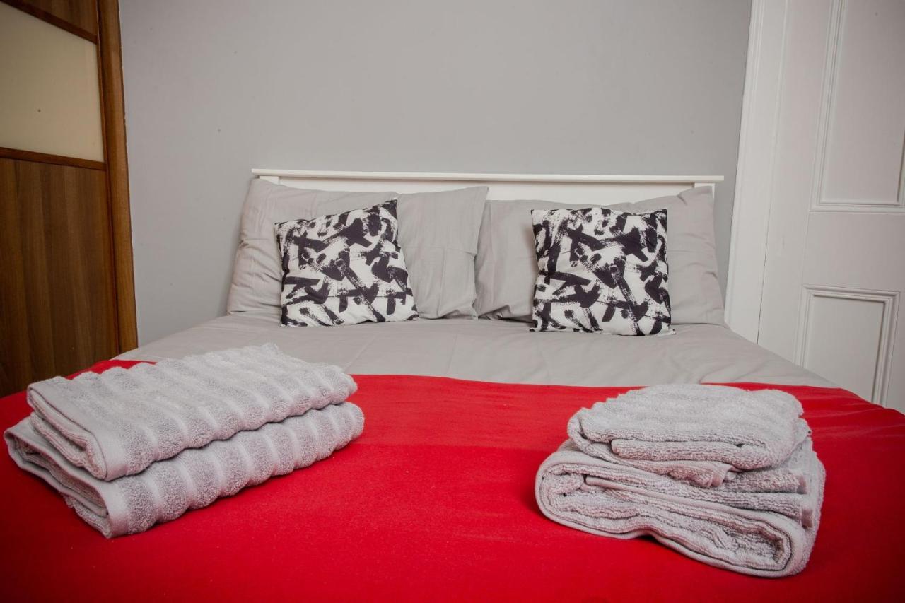 Bonhill Getaway Apartment Dumbarton Bagian luar foto